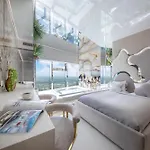 Sky Tower Z Jakuzzi Przy Oknie By Bqqk Lägenhet