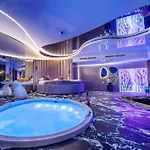 Sky Tower Z Jakuzzi Przy Oknie By Bqqk Lägenhet Wrocław