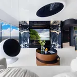 Sky Tower Z Jakuzzi Przy Oknie By Bqqk *