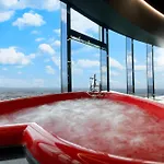 Sky Tower Z Jakuzzi Przy Oknie By Bqqk Lägenhet *