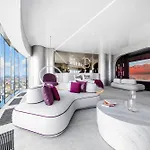 Sky Tower Z Jakuzzi Przy Oknie By Bqqk Lägenhet