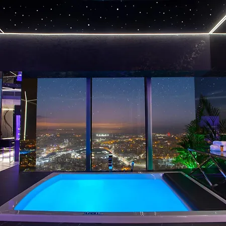 Sky Tower Z Wanna Przy Oknie