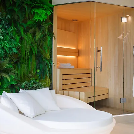 Sky Tower Z Jakuzzi Przy Oknie By Bqqk Breslavia