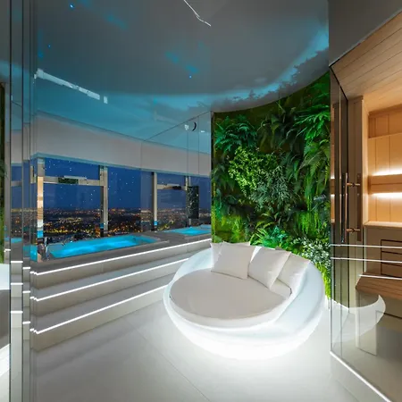 Sky Tower Z Jakuzzi Przy Oknie By Bqqk Lägenhet