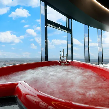 Sky Tower Z Jakuzzi Przy Oknie By Bqqk Lägenhet *