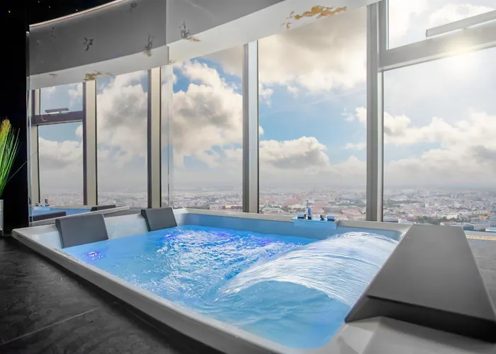 Apartamenty Sky Tower Z Jakuzzi Przy Oknie By Bqqk