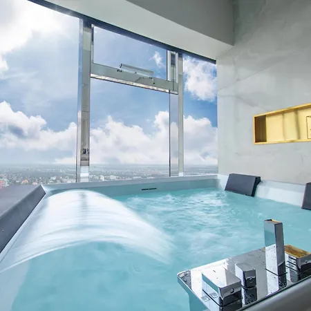 Апартаменты Sky Tower Z Jakuzzi Przy Oknie Вроцлав