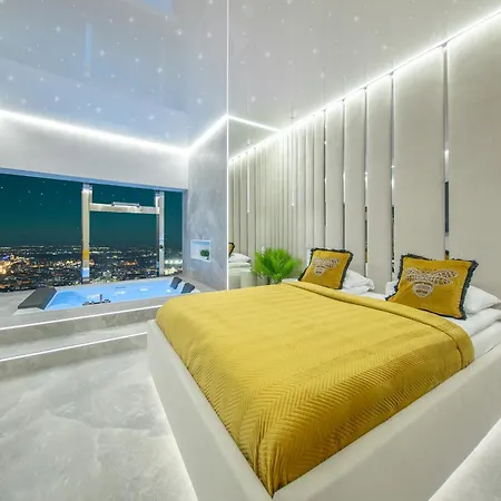 Sky Tower Z Jakuzzi Przy Oknie By Bqqk アパート