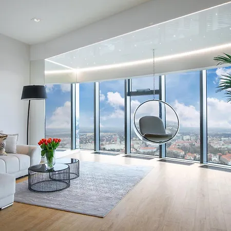 Sky Tower Z Jakuzzi Przy Oknie Апартаменты
