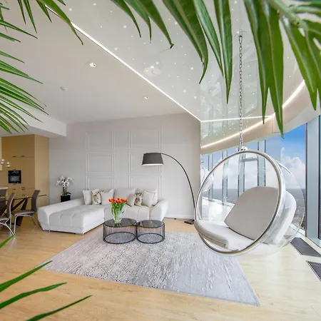 Apartmán Sky Tower Z Jakuzzi Przy Oknie By Bqqk