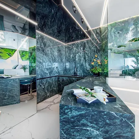 Sky Tower Z Jakuzzi Przy Oknie Вроцлав