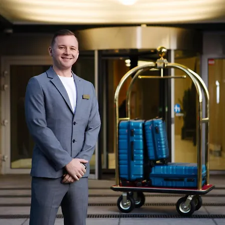 Sky Tower Z Wanna Przy Oknie * Wrocław