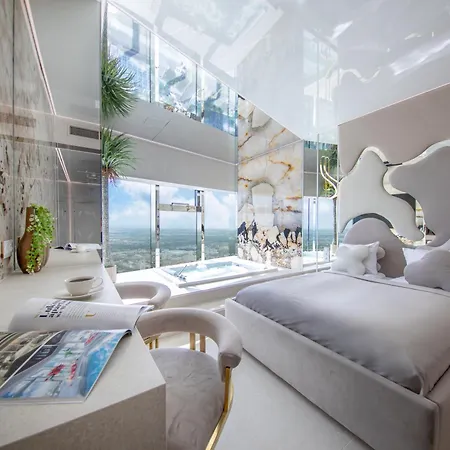 Sky Tower Z Jakuzzi Przy Oknie By Bqqk アパート