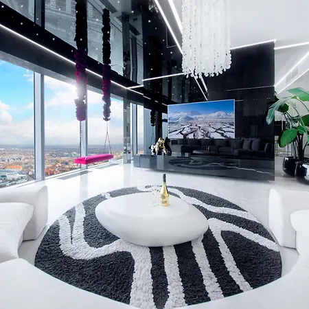 Sky Tower Z Wanna Przy Oknie Wrocław