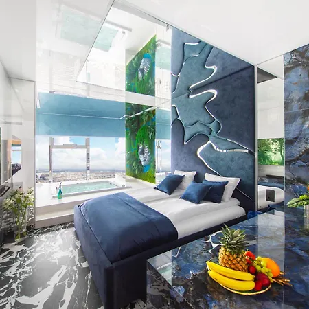 Sky Tower Z Jakuzzi Przy Oknie By Bqqk 브로츠와프