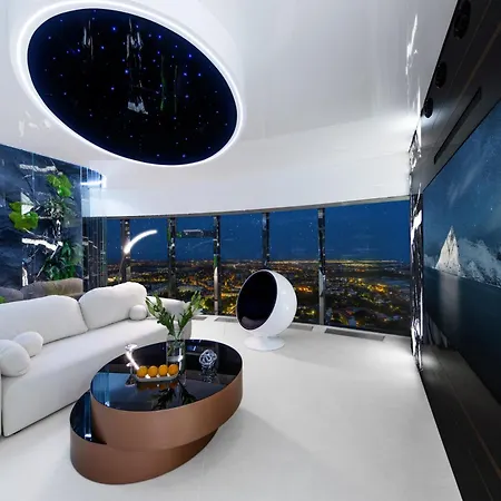 Sky Tower Z Wanna Przy Oknie *