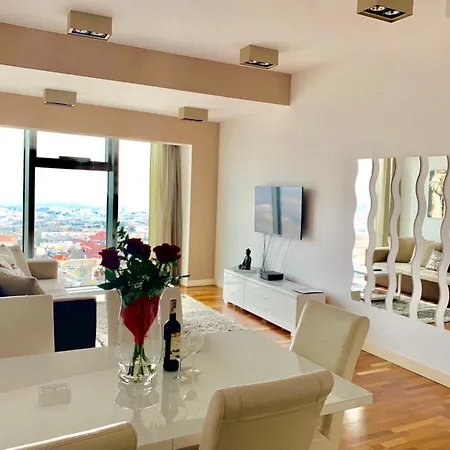 Sky Tower Z Jakuzzi Przy Oknie Апартаменты *