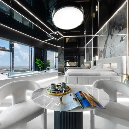 Sky Tower Z Jakuzzi Przy Oknie By Bqqk 브로츠와프