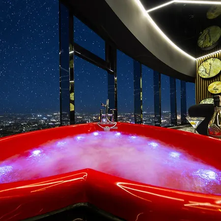 아파트 Sky Tower Z Jakuzzi Przy Oknie By Bqqk