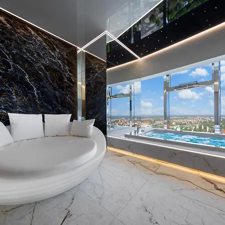 Sky Tower Z Jakuzzi Przy Oknie By Bqqk 브로츠와프