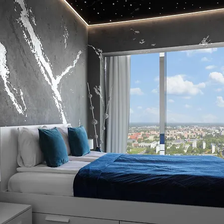 Sky Tower Z Jakuzzi Przy Oknie By Bqqk * Vratislav