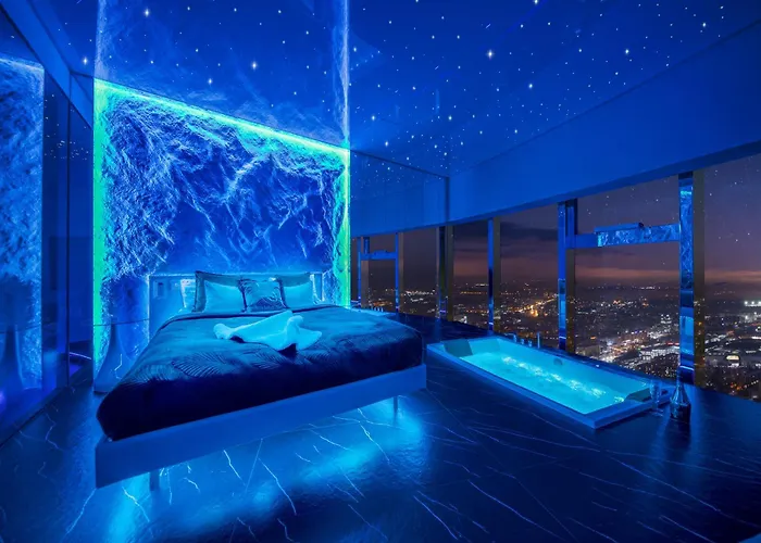 Sky Tower Z Jakuzzi Przy Oknie By Bqqk 브로츠와프