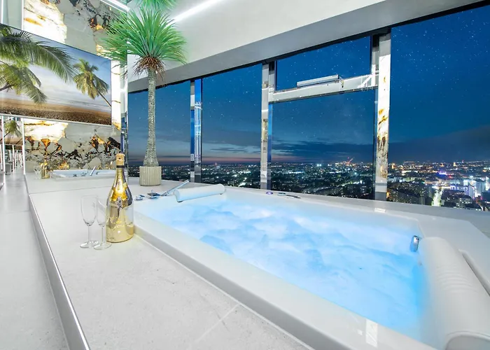 Sky Tower Z Jakuzzi Przy Oknie By Bqqk 아파트 브로츠와프