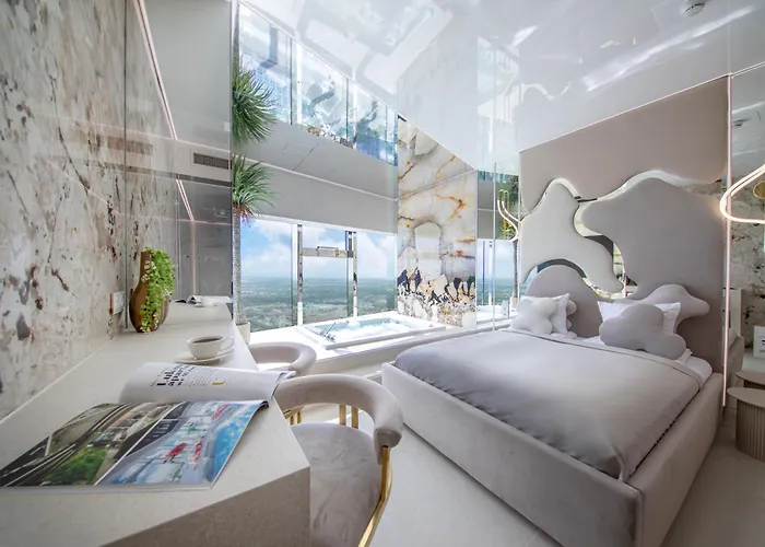 Sky Tower Z Jakuzzi Przy Oknie By Bqqk 아파트