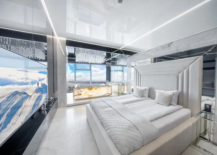 Sky Tower Z Jakuzzi Przy Oknie By Bqqk 아파트