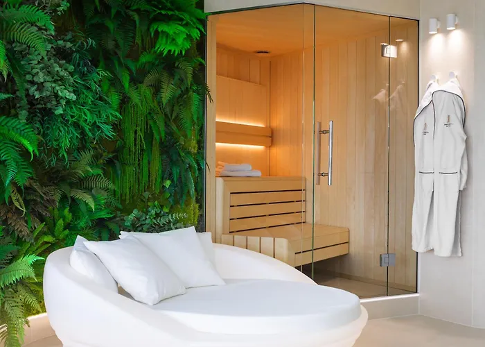 Sky Tower Z Jakuzzi Przy Oknie By Bqqk 브로츠와프